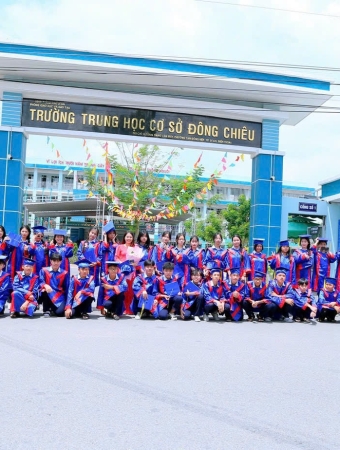Chụp ảnh tốt nghiệp truongwf THCS Đông Chiêu