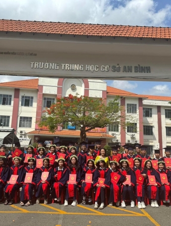 Chụp ảnh tốt nghiệp THCS An Bình